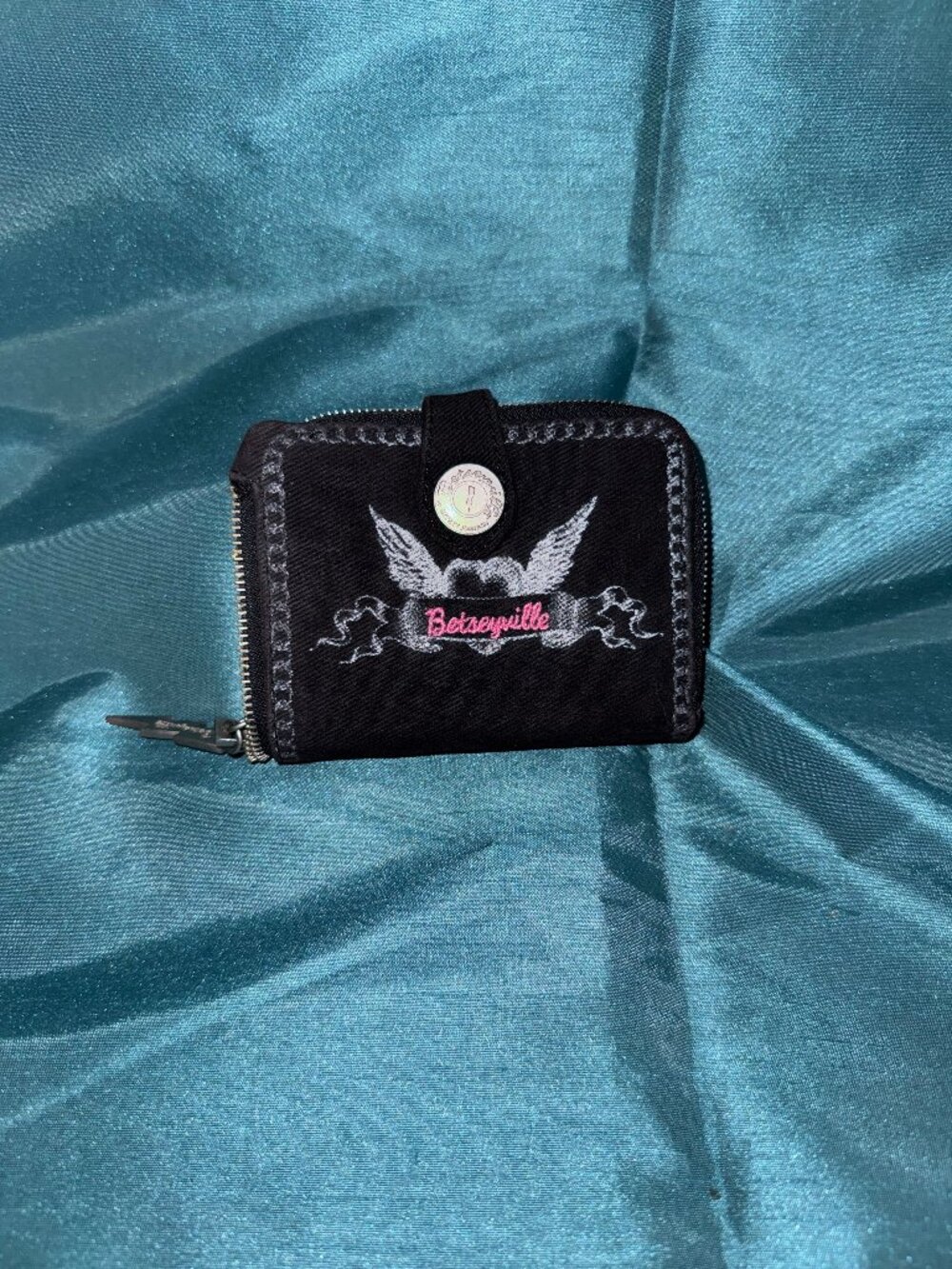 🖤 Vintage Y2K Betseyville Zip-Around Wallet 🎀 by Betsey Johnson Black